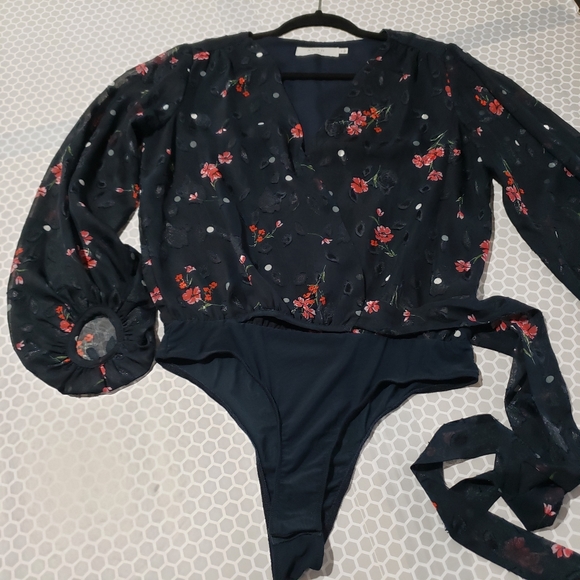 ASTR The Label Floral Side Tie Bodysuit - Picture 6 of 14